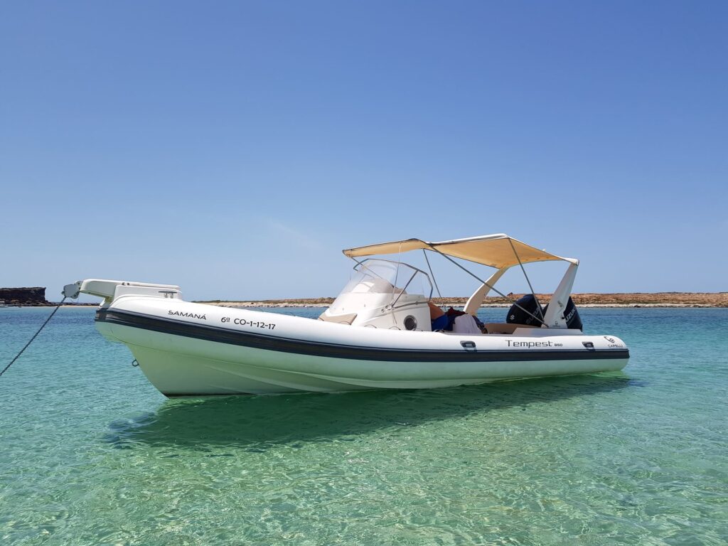Excursiones en barco por Ibiza y Formentera a bordo de Samaná - Nautipic